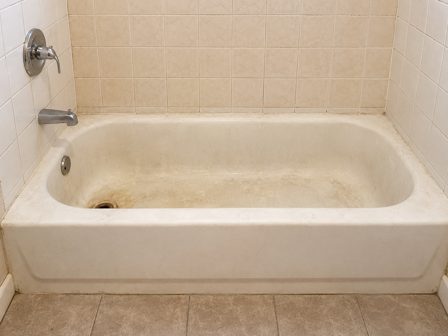 Older stained bathtub before resurfacing